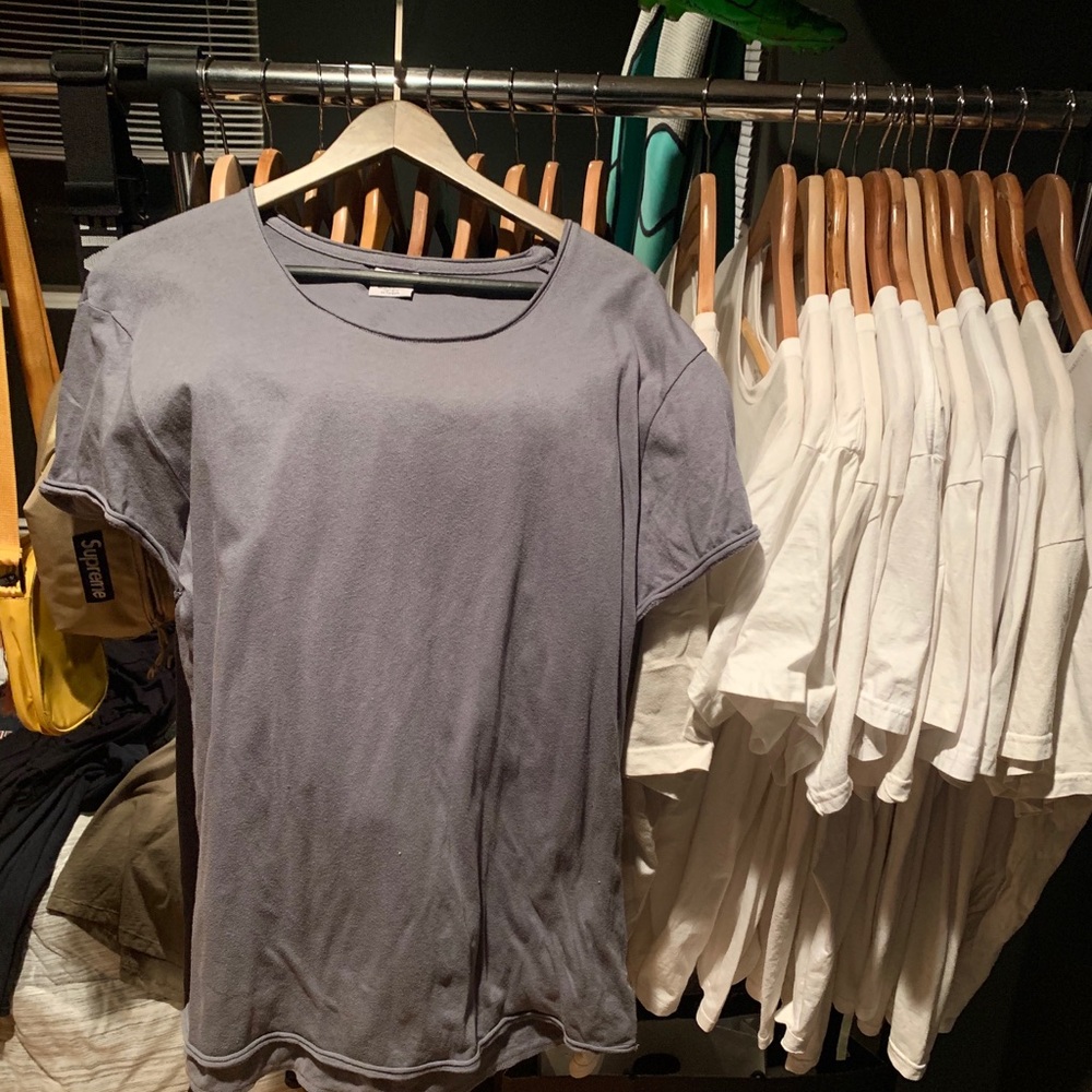 URBAN OUTFITTERS | LARGE TSHIRT